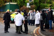 Mata sujeto a dos y lesiona a tres en sinagoga en Manchester