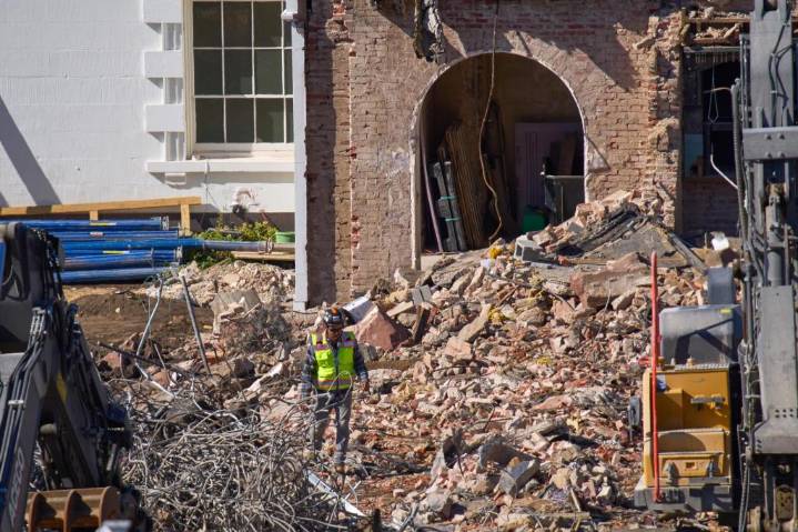 Does White House vandalism warrant eviction?