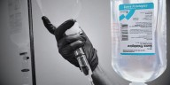 Medifarma es sancionada por Indecopi con S/ 2.4 millones por introducir al mercado suero defectuoso que provocó graves daños en pacientes