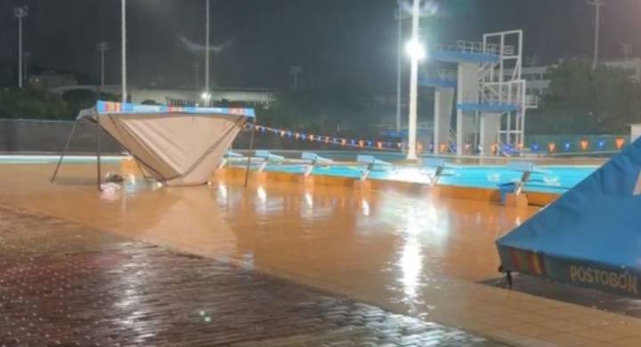 Tragedia en medio del aguacero: joven murió ahogado en la piscina olímpica Primeras versiones indican que habría violado las rejillas de seguridad para tomar un baño en compañía de amigos.