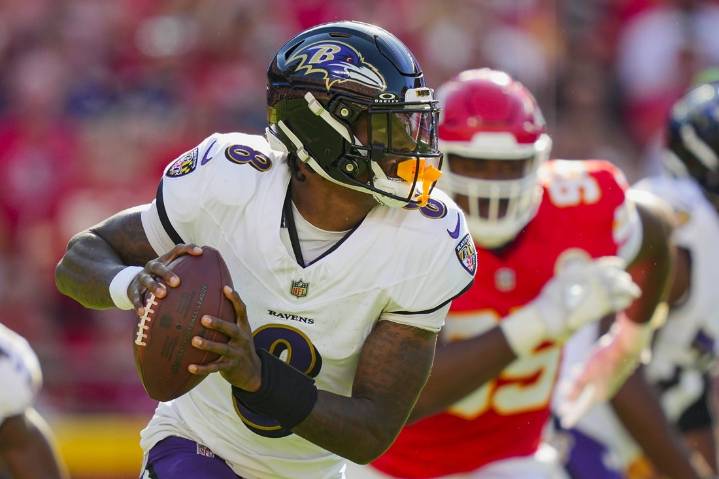 Deadspin | With Ravens' Lamar Jackson out vs. Bears, Tyler Huntley to start