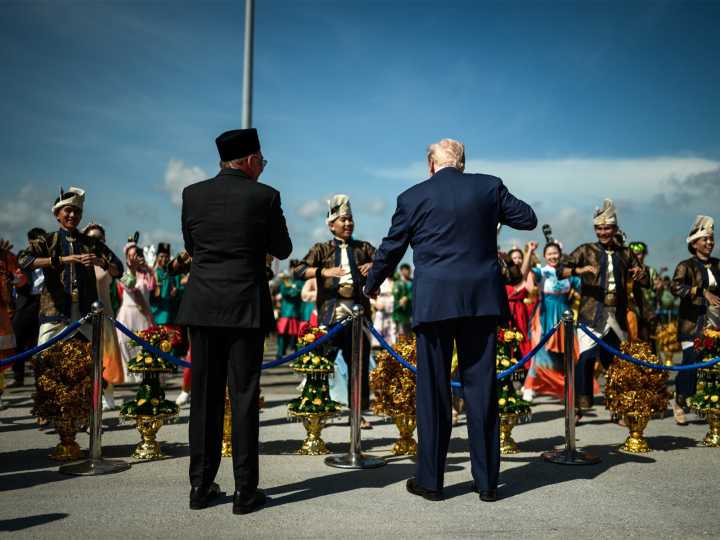 US President Trump dances with PM Anwar in Malaysia