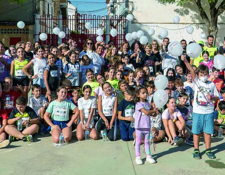 La comunidad educativa del Colegio Agustín Rodríguez desafía a la leucemia infantil