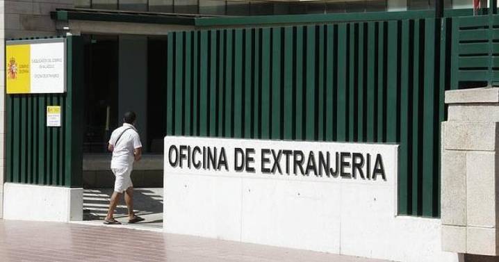 Hasta 124 personas han sido detenidas por vender ilegalmente citas de extranjería