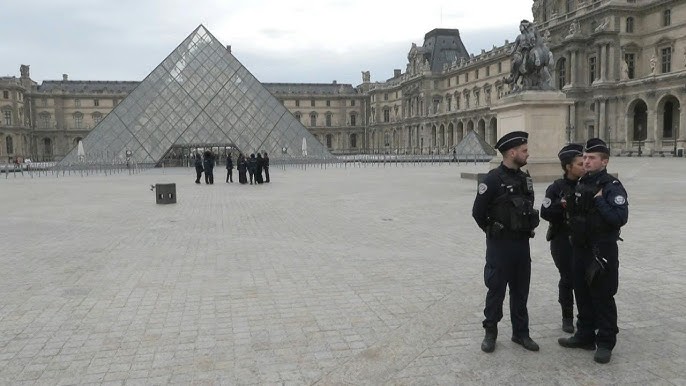Cuatro ladrones roban valiosas joyas en el Louvre