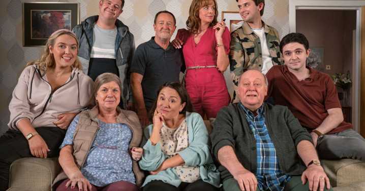 Two Doors Down tickets on sale Friday as much-loved sitcom comes to Glasgow Hydro