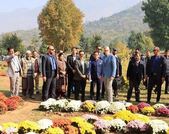 CM Omar inaugurates first Chrysanthemum garden in Sgr
