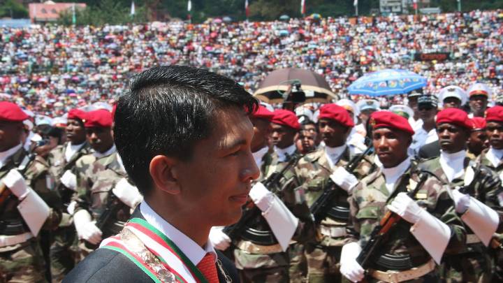 Golpe militar en Madagascar: el ejército tomó el poder y el presidente huyó del país en un avión militar