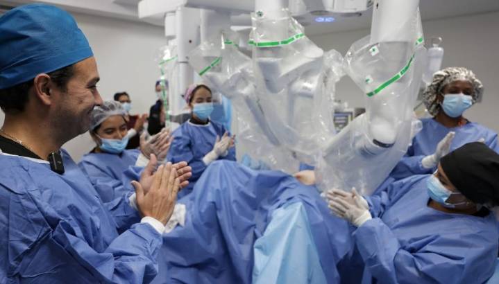 Realiza el Centro Médico Nacional “20 de Noviembre” del ISSSTE dos exitosas cirugías con el nuevo robot Da Vinci Xi