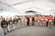 Entrega gobernador ambulancias a nueve municipios