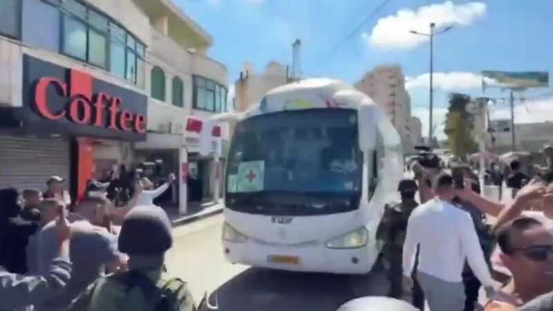 Llegan a Gaza los primeros presos palestinos liberados por Israel tras el canje con rehenes