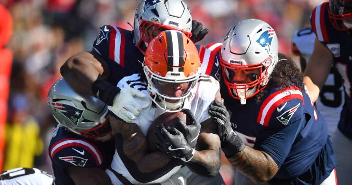 Browns RB Quinshon Judkins leaves game with shoulder injury, CB Tyson Campbell evaluated for concussion