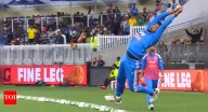 IND vs AUS: Mohammed Siraj turns superhero on boundary ropes