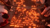 Más de 2 millones de lámparas son encendidas para celebrar el Diwali en la India