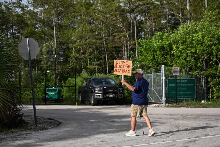 Florida Awarded $608 Million Grant for Migrant Jails Under FEMA Program