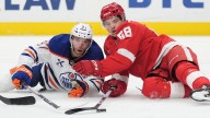 Oilers lose third straight to surging Red Wings