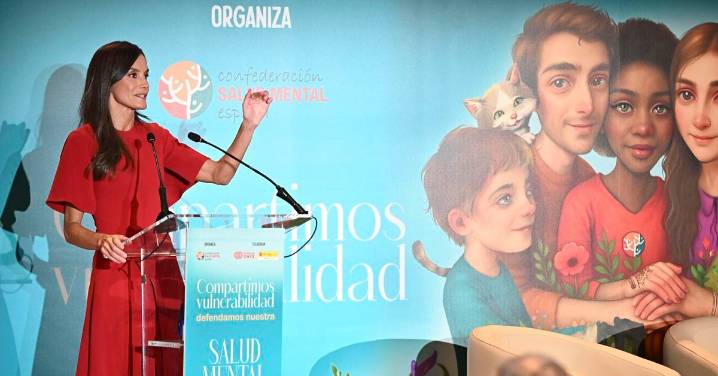 La reina Letizia comparte la necesidad de poner la salud mental en el centro de las emergencias