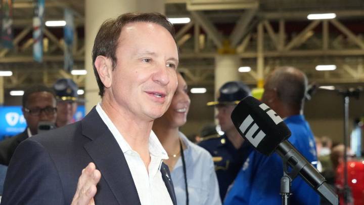 Gov. Jeff Landry critical of AD Scott Woodward amid LSU shake