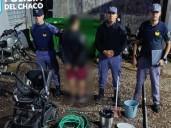 Fue captado por las cámaras mientras intentaba ingresar a vehículos y locales