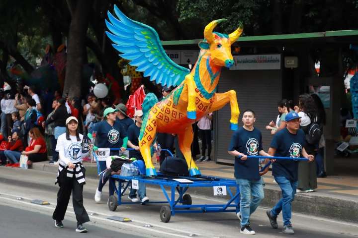 Chimalhuacán presente en el Desfile de Alebrijes Monumentales