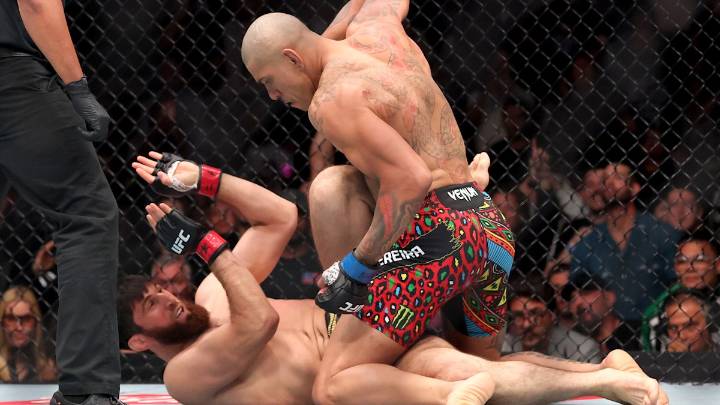 UFC 320 results: Alex Pereira defeats Magomed Ankalaev via TKO, wins light