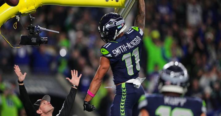 Smith-Njigba, defense show out again for Seahawks in 27