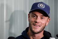 Jonathan Toews' first goal as a Jet comes in win over Flames