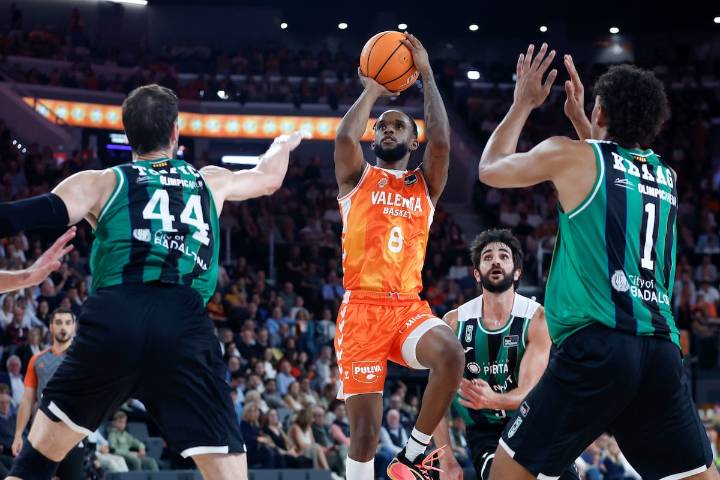 El Valencia frena al Joventut  y se pone colíder
