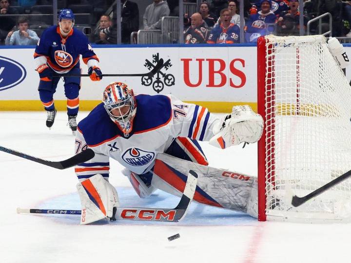 Edmonton Oilers play giveaway in 4-2 loss to Islanders