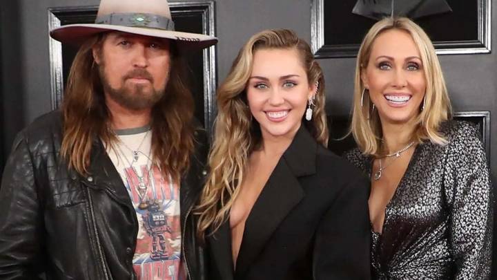 Miley Cyrus Recalls How Her Dad Billy Ray Cried When She Dedicated Him Song 'Secrets'
