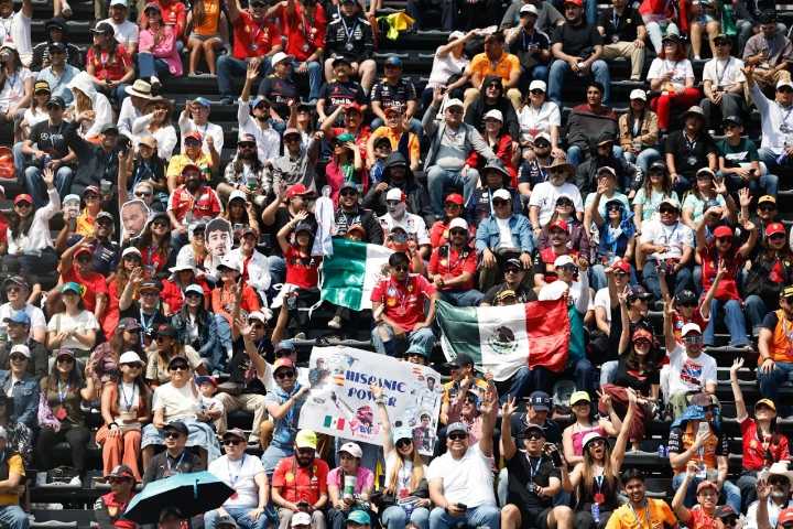 Pese a ausencia de ‘Checo’, F1 celebra 10 años en México con lleno total