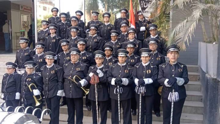 La banda marcial de adultos mayores de Barbosa busca apoyo para representar a Antioquia en el Carnaval de Barranquilla