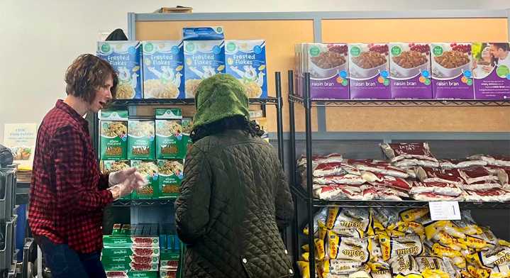 Saturday may see cutoffs in food and heating aid as federal shutdown strains safety net programs