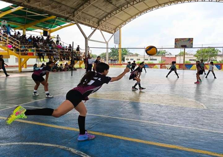 Inaugurada la Copa Ender Garzón de voleibol en las Parcelas del Socorro