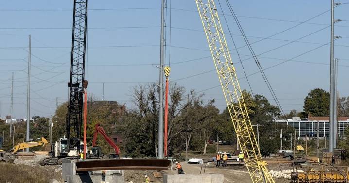 First beams installed on new Alliant Energy LightLineTM bridge in Cedar Rapids
