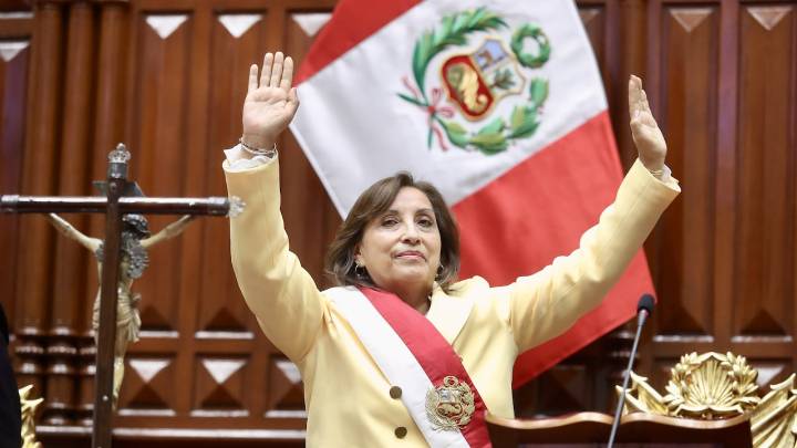 Dina Boluarte fue destituida como presidenta de Perú por el congreso de su país