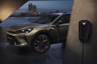 Un estudio destroza el discurso de los coches híbridos enchufables: contaminan casi igual que los de gasolina