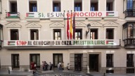 El juez ordena a Más Madrid retirar las pancartas palestinas con la palabra "genocidio" del edificio municipal