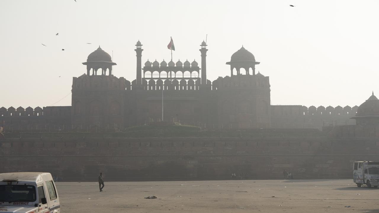 Delhi’s air quality shows slight improvement but remains in ‘very poor’ category