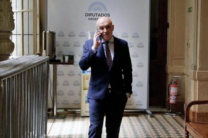 Espert renunció a su candidatura a diputado por la Provincia