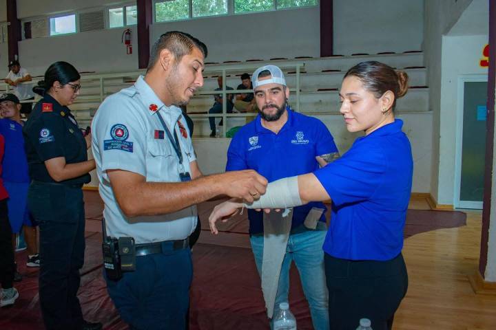 Capacitan con primeros auxilios a personal municipal