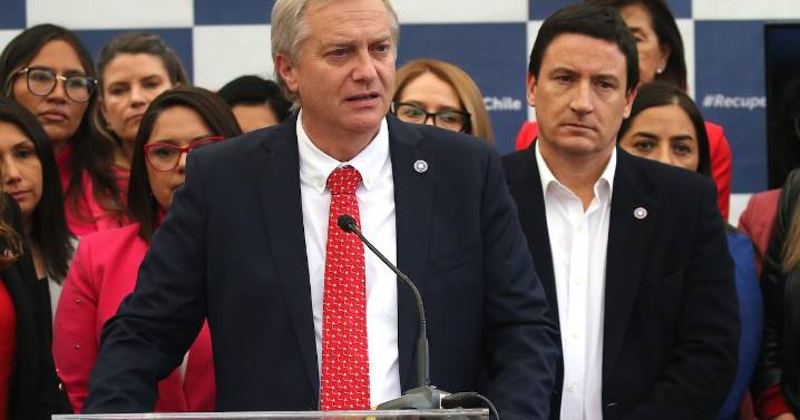 “Si tanto lo motiva defender a los operadores políticos ...”: republicanos sale a responder la arremetida de Boric