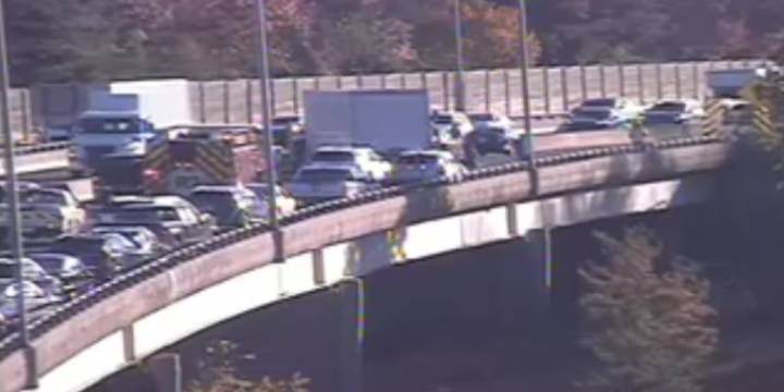 Crash closes I-291 east in Windsor
