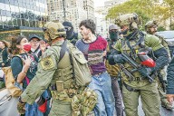 Federal agents stage raid on Canal Street in New York City
