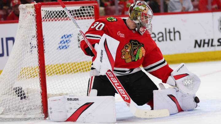 Knight ready to take on No. 1 role for Blackhawks