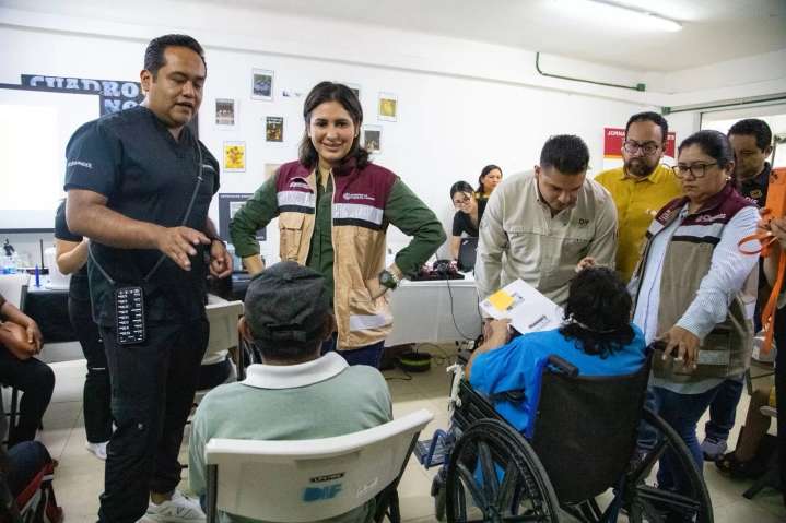Estefanía Mercado impulsa un Playa del Carmen más incluyente, con la entrega de auxiliares auditivos