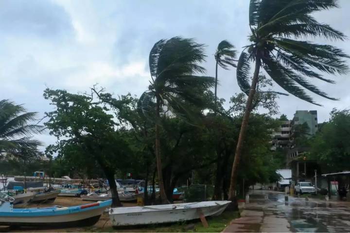 Tormenta Tropical Raymond se aproxima a Baja California Sur: provocará lluvias intensas y oleaje elevado