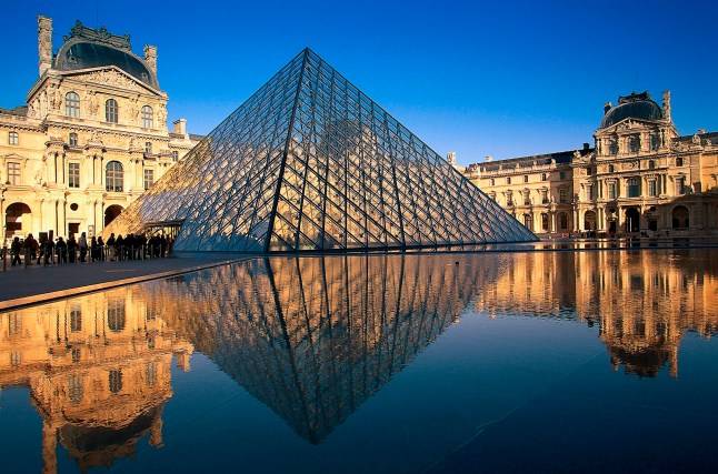 Louvre closed to visitors after robbery at world