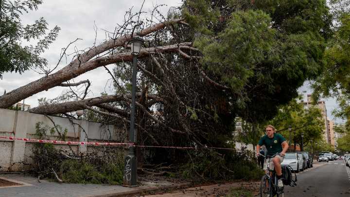 Aemet eleva la alerta roja en Valencia y Protección Civil lanza un Es