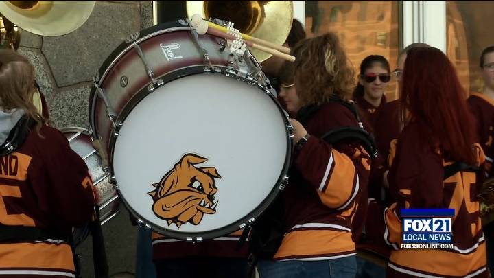 UMD Men’s Hockey Hosts First Official Tailgate